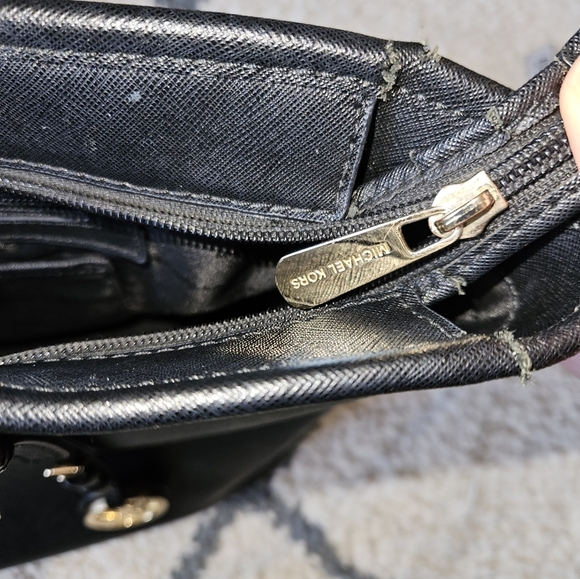 Michael Kors jet set medium saffiano leather zip tote bag - Picture 4 of 9